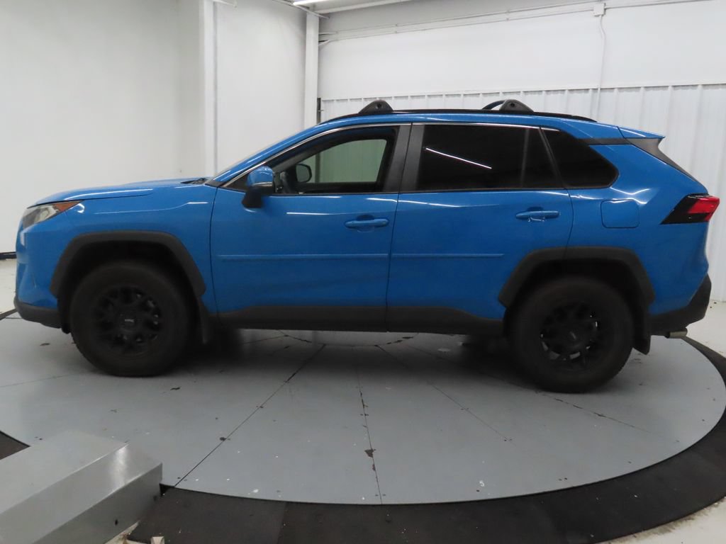 Used 2019 Toyota RAV4 XLE w/ Convenience Package FWD image 6