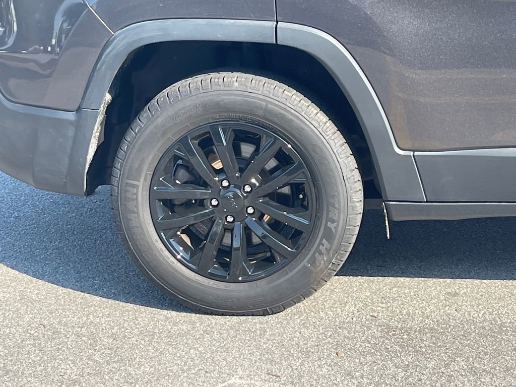 Used 2020 Jeep Cherokee Latitude Plus image 11