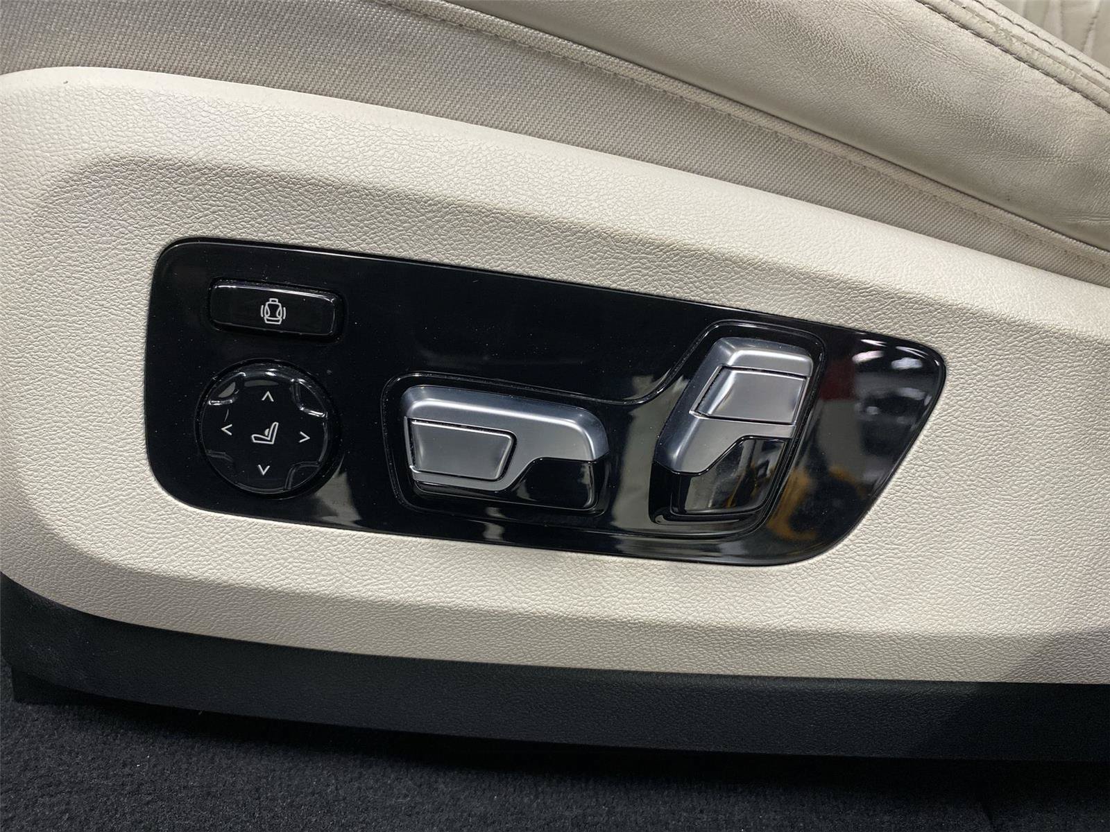 Used 2021 BMW X7 xDrive40i w/ M Sport Package AWD/4WD image 18