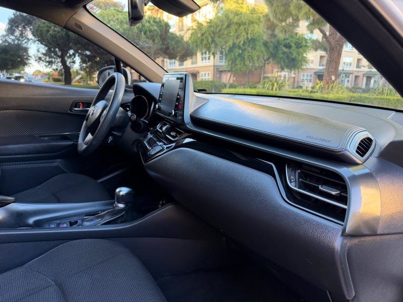 Used 2019 Toyota C-HR LE FWD image 45