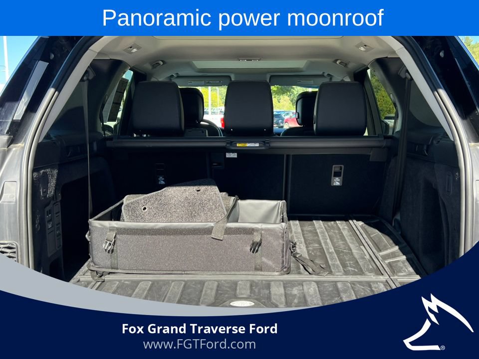 Used 2024 Land Rover Discovery S AWD/4WD image 36