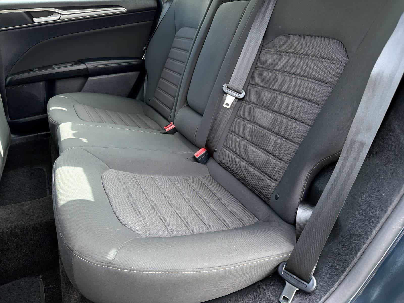 Used 2020 Ford Fusion SE FWD image 20