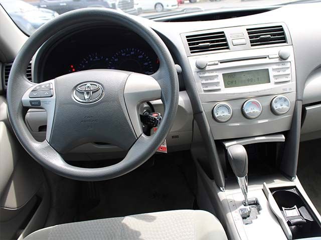 Used 2010 Toyota Camry LE FWD image 9