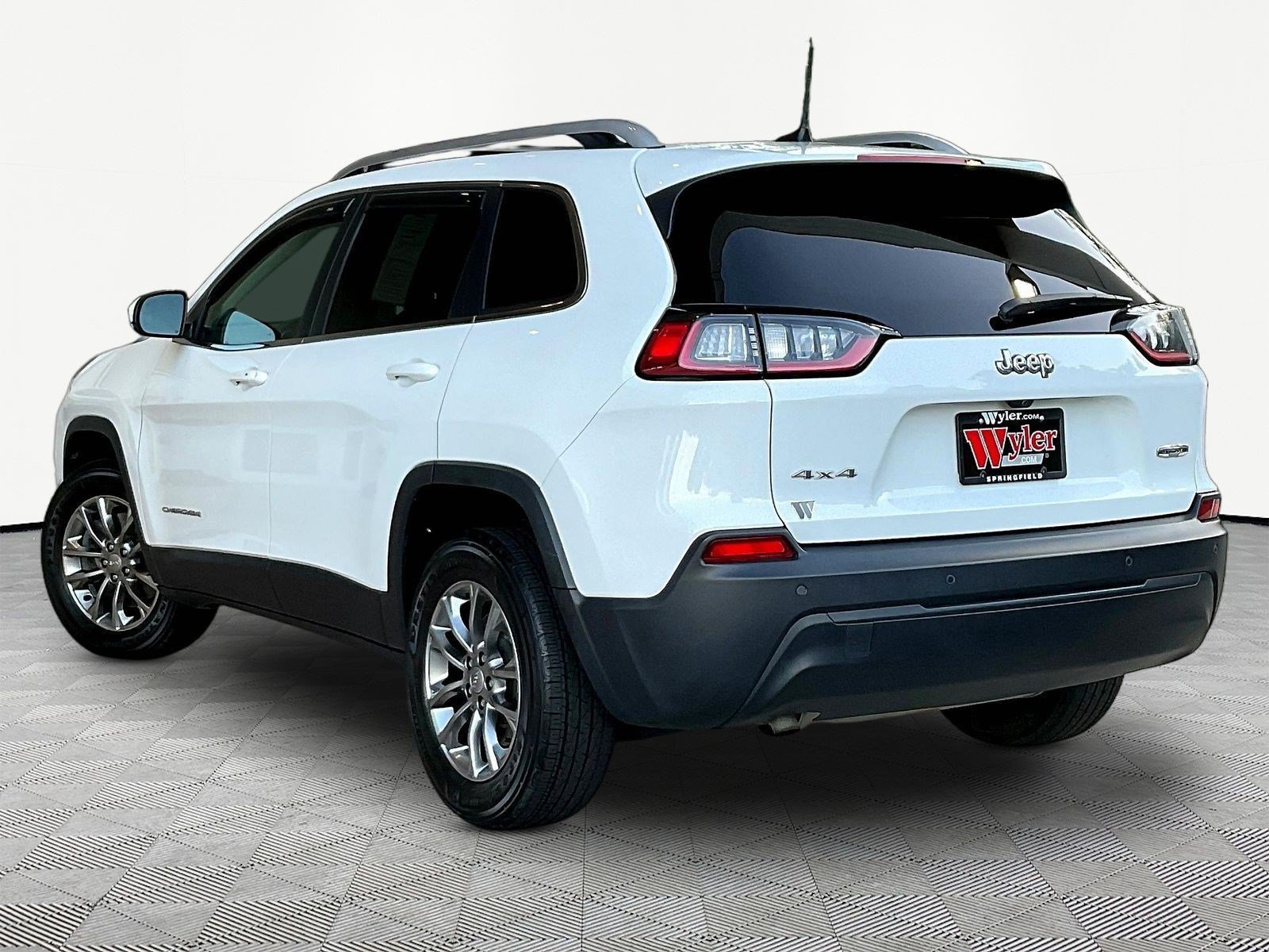 Used 2019 Jeep Cherokee Latitude Plus w/ Comfort/Convenience Group AWD/4WD image 4