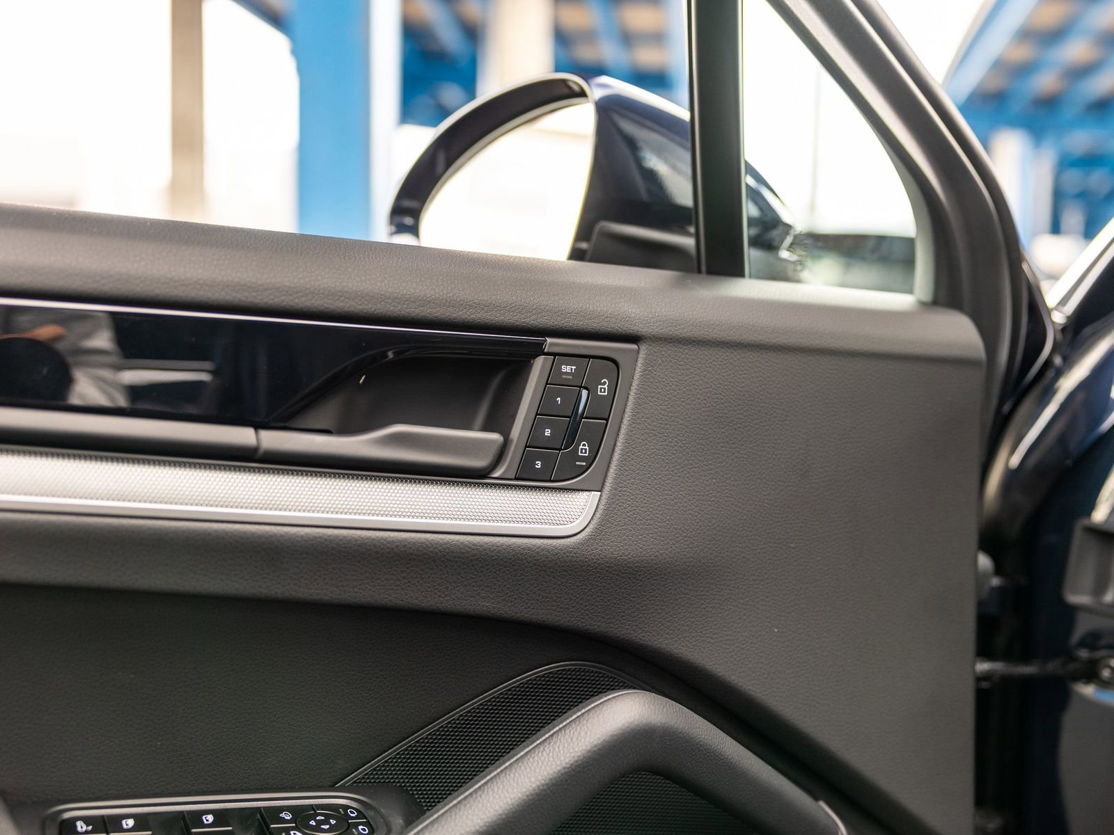 Certified 2025 Porsche Cayenne Coupe image 39