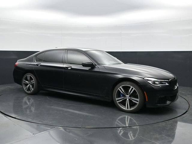 Used 2018 BMW 750i w/ Executive Package RWD image 3