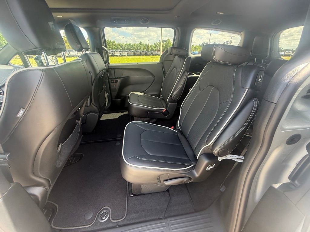 New 2026 Chrysler Pacifica Limited w/ S Appearance Package image 25