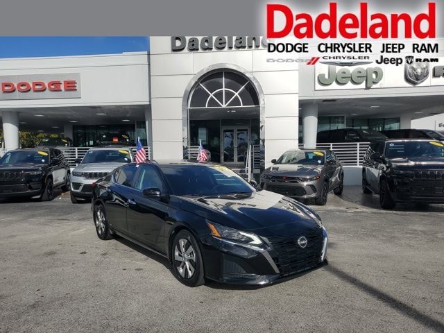 Used 2023 Nissan Altima 2.5 S image 1
