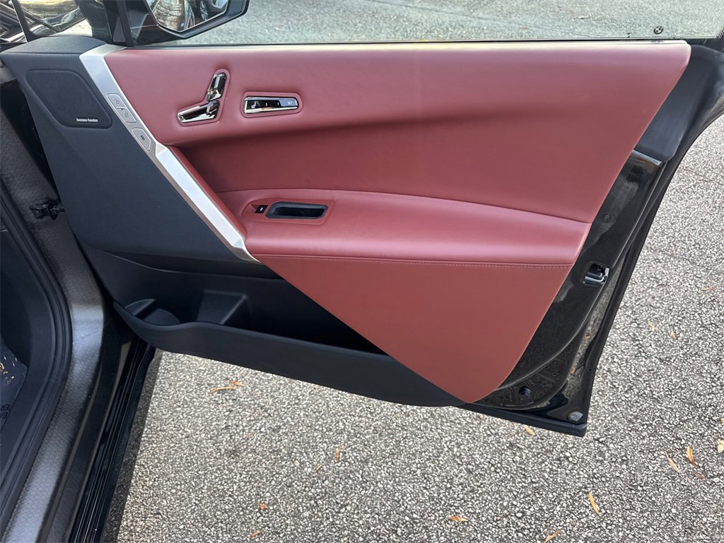 Used 2023 BMW iX xDrive50 w/ Premium Package image 14