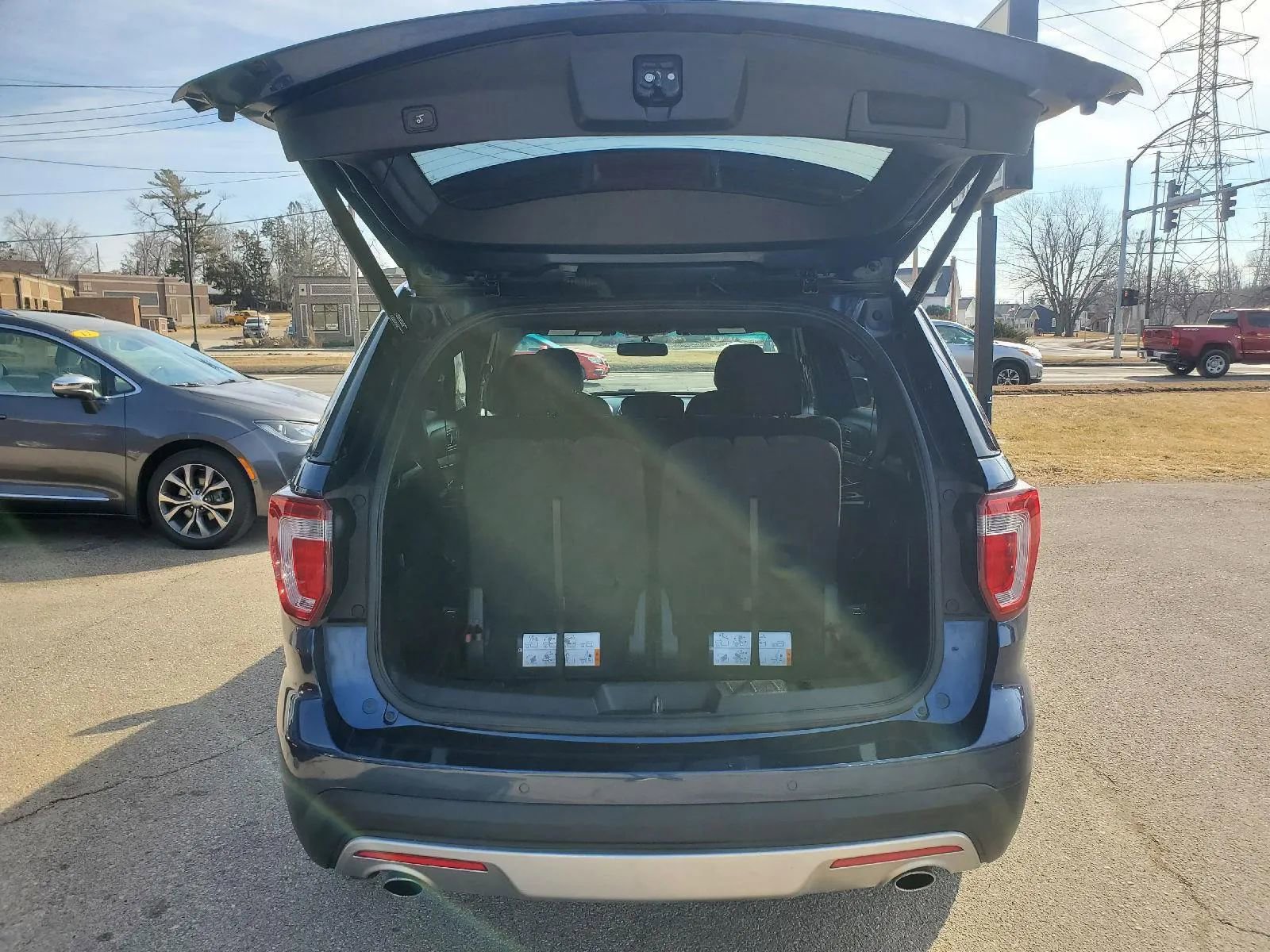 Used 2017 Ford Explorer XLT w/ Equipment Group 201A image 19