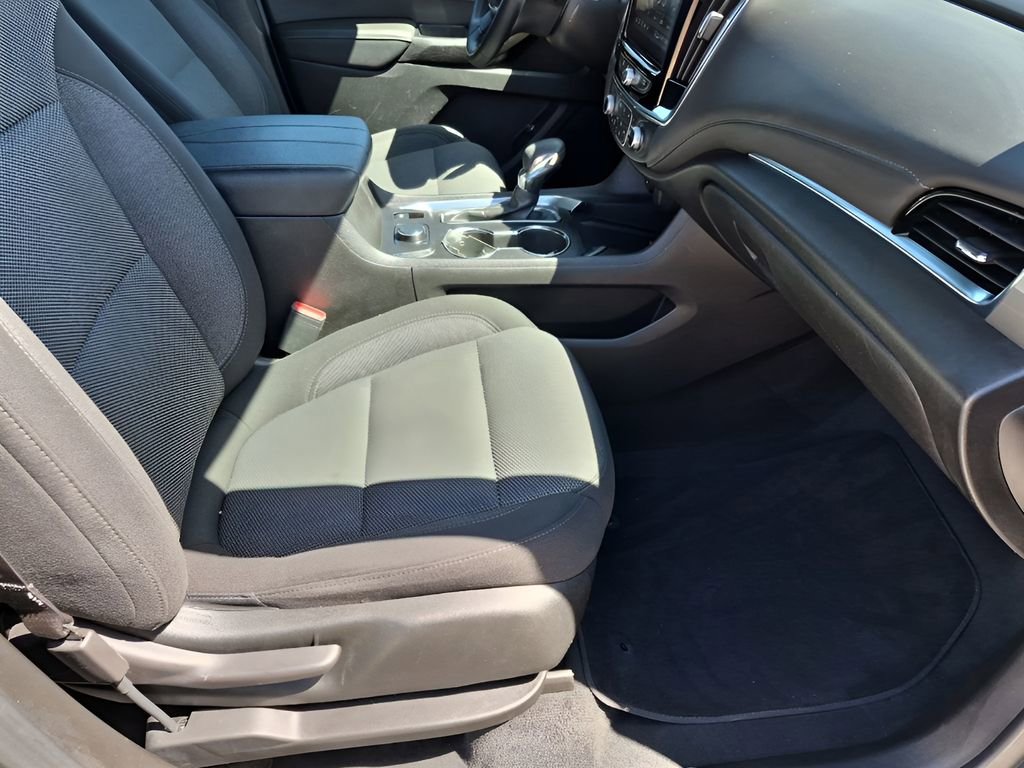 Used 2023 Chevrolet Traverse LT AWD/4WD image 17