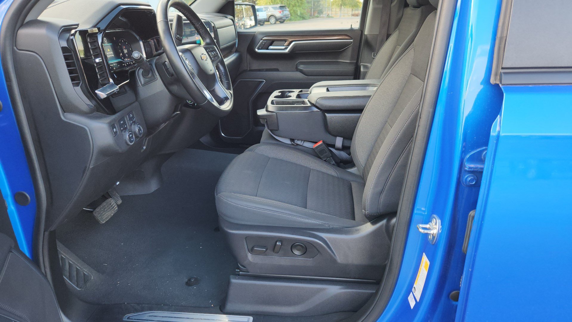 Used 2025 Chevrolet Silverado 1500 LT AWD/4WD image 19