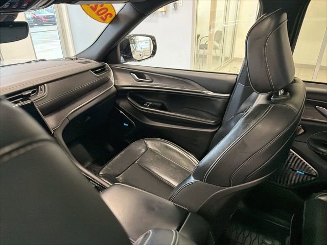 Used 2022 Jeep Grand Cherokee Overland AWD/4WD image 35