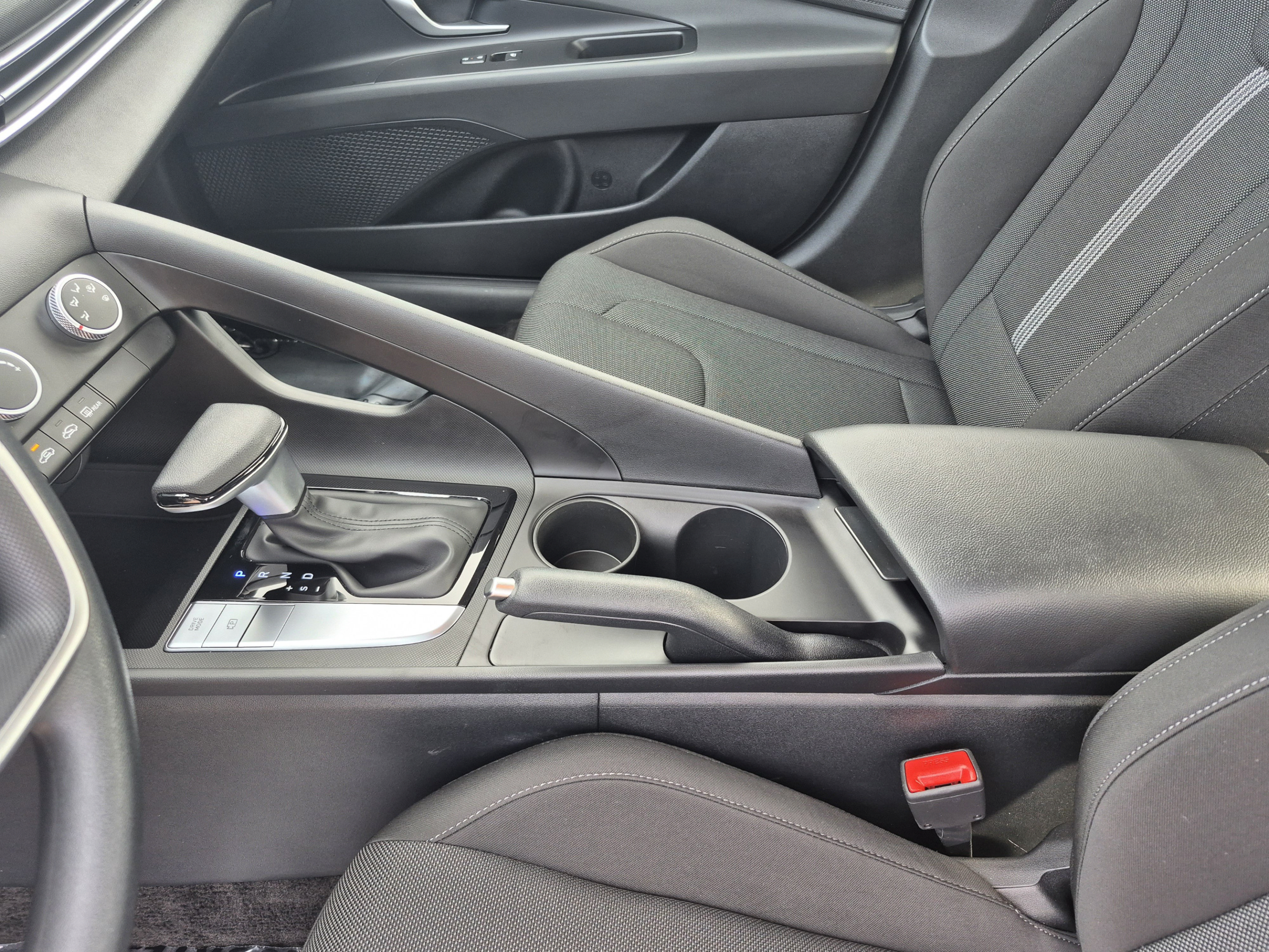 Certified 2025 Hyundai Elantra SE FWD image 19