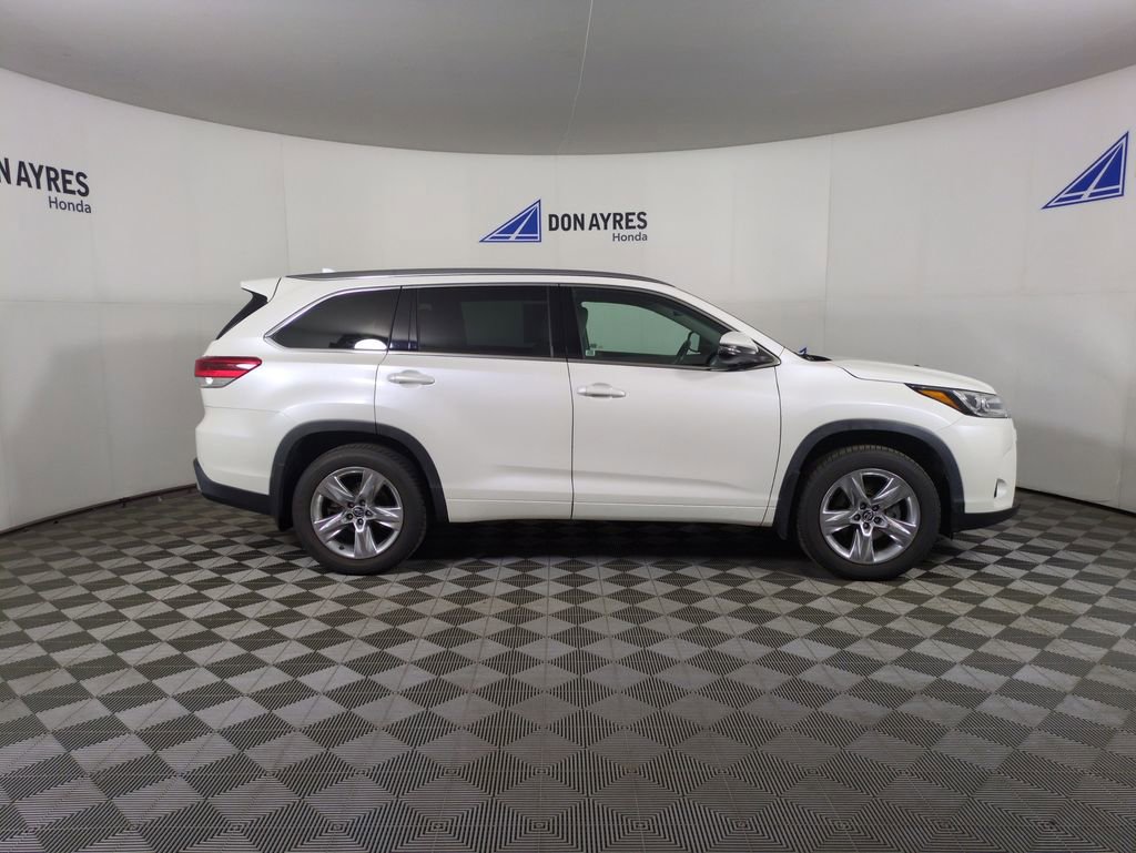 Used 2019 Toyota Highlander Limited AWD/4WD image 9