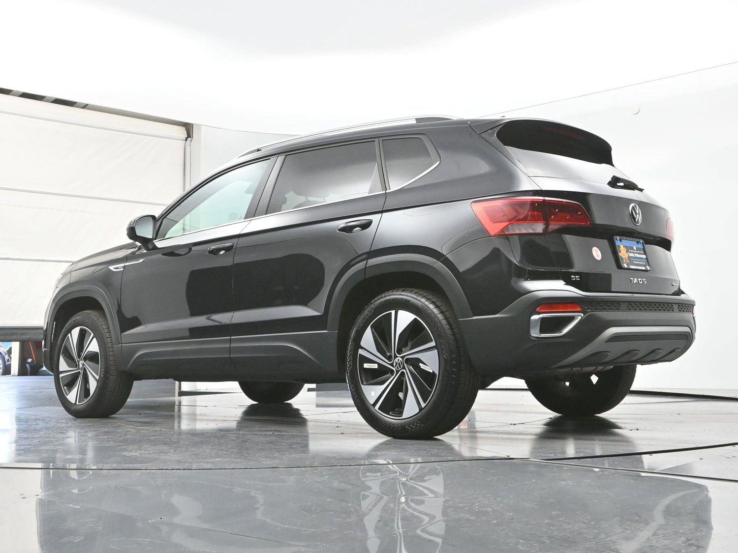 Used 2024 Volkswagen Taos SE image 32