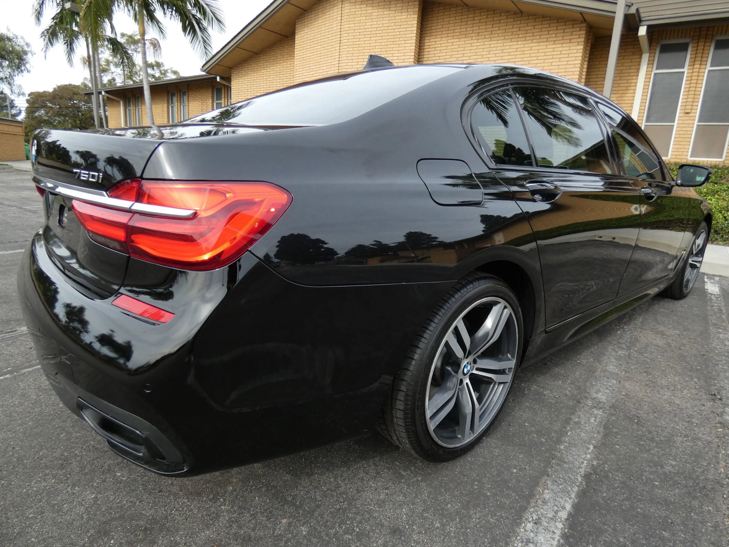 Used 2016 BMW 750i xDrive image 9