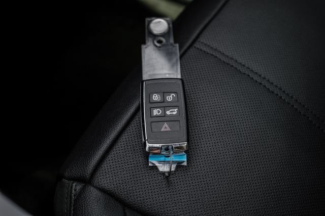 Used 2025 Land Rover Range Rover Velar Dynamic SE AWD/4WD image 68