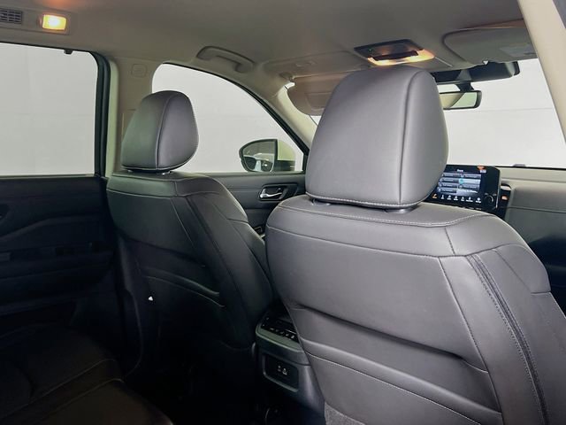 Used 2024 Nissan Pathfinder SL image 8