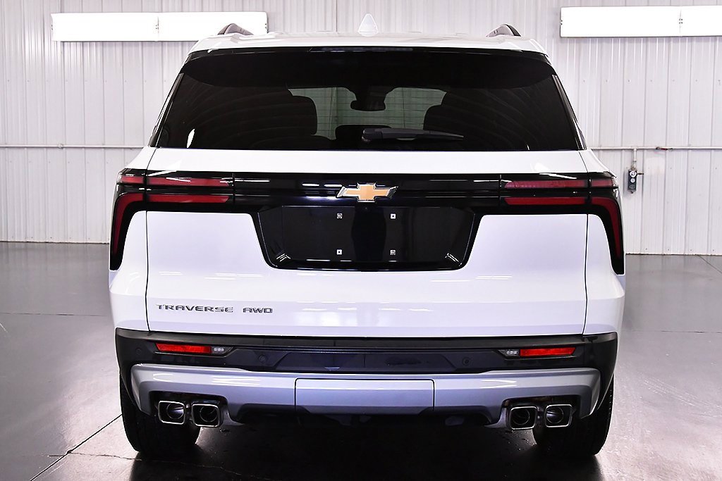 Used 2025 Chevrolet Traverse LT image 6