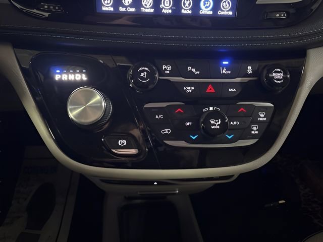 Used 2017 Chrysler Pacifica Platinum image 17