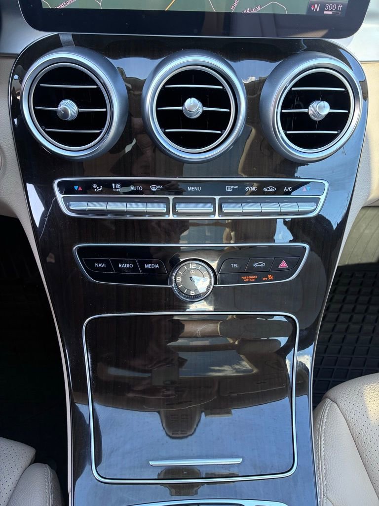 Used 2019 Mercedes-Benz C 300 4MATIC Sedan image 36