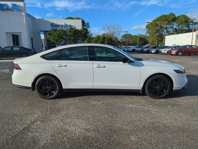 Certified 2025 Honda Accord SE image 3