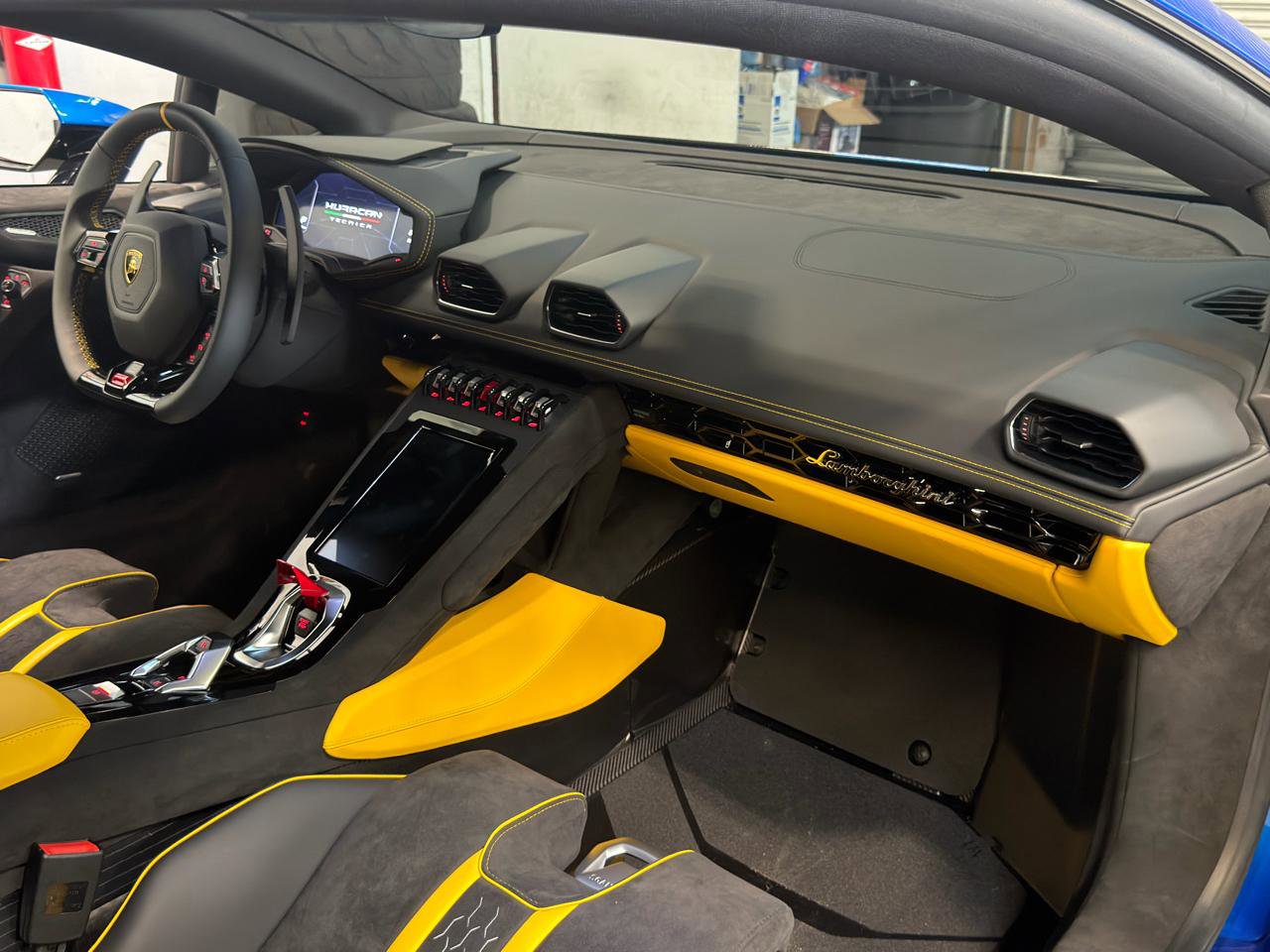 Used 2023 Lamborghini Huracan Tecnica RWD image 16