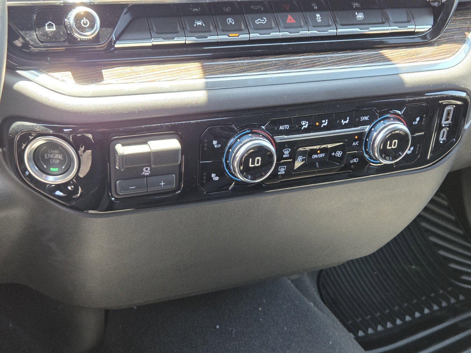 New 2025 GMC Sierra 1500 Elevation image 13