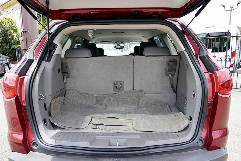 Used 2011 Chevrolet Traverse LT w/ Personal Connectivity Package AWD/4WD image 13