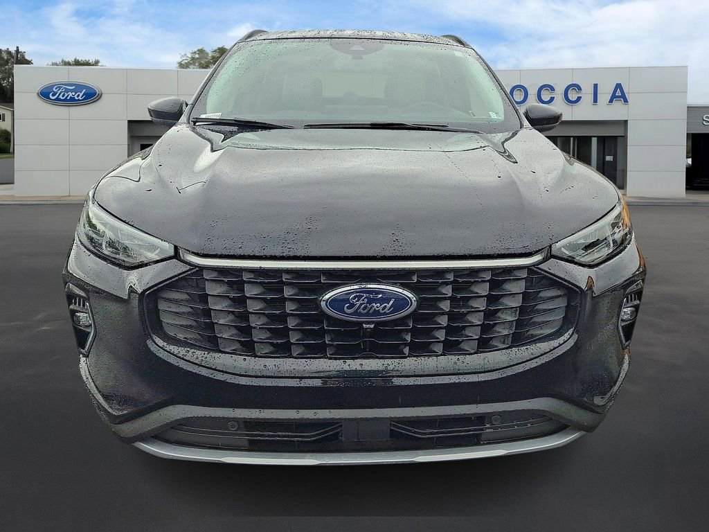 Certified 2023 Ford Escape Platinum w/ Premium Technology Package AWD/4WD image 2
