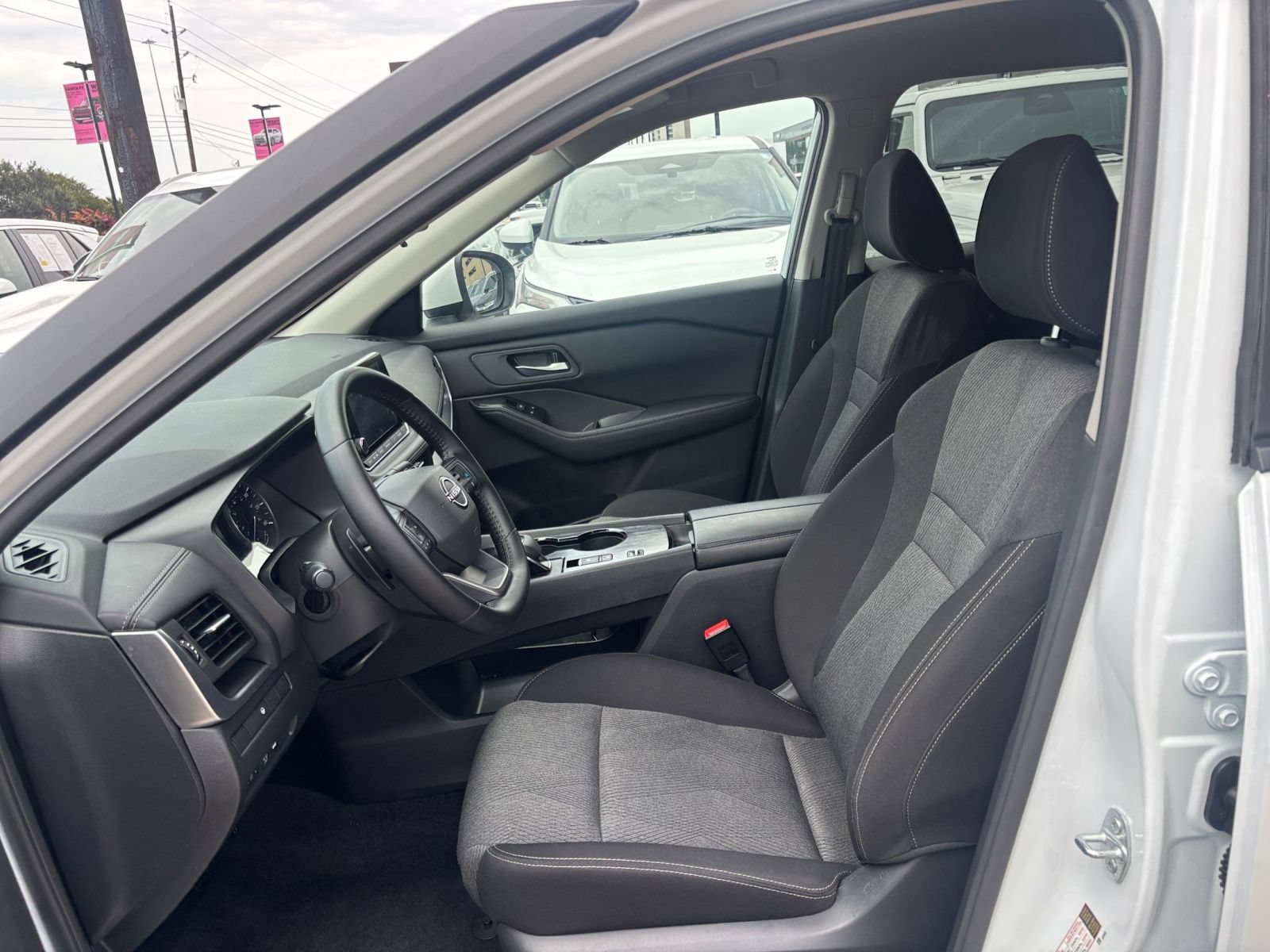 Used 2026 Nissan Rogue SV FWD image 29