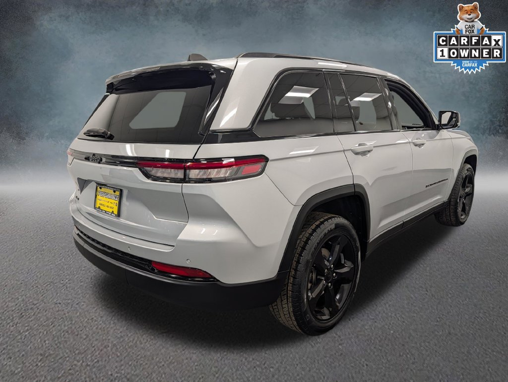 Used 2023 Jeep Grand Cherokee Altitude AWD/4WD image 4