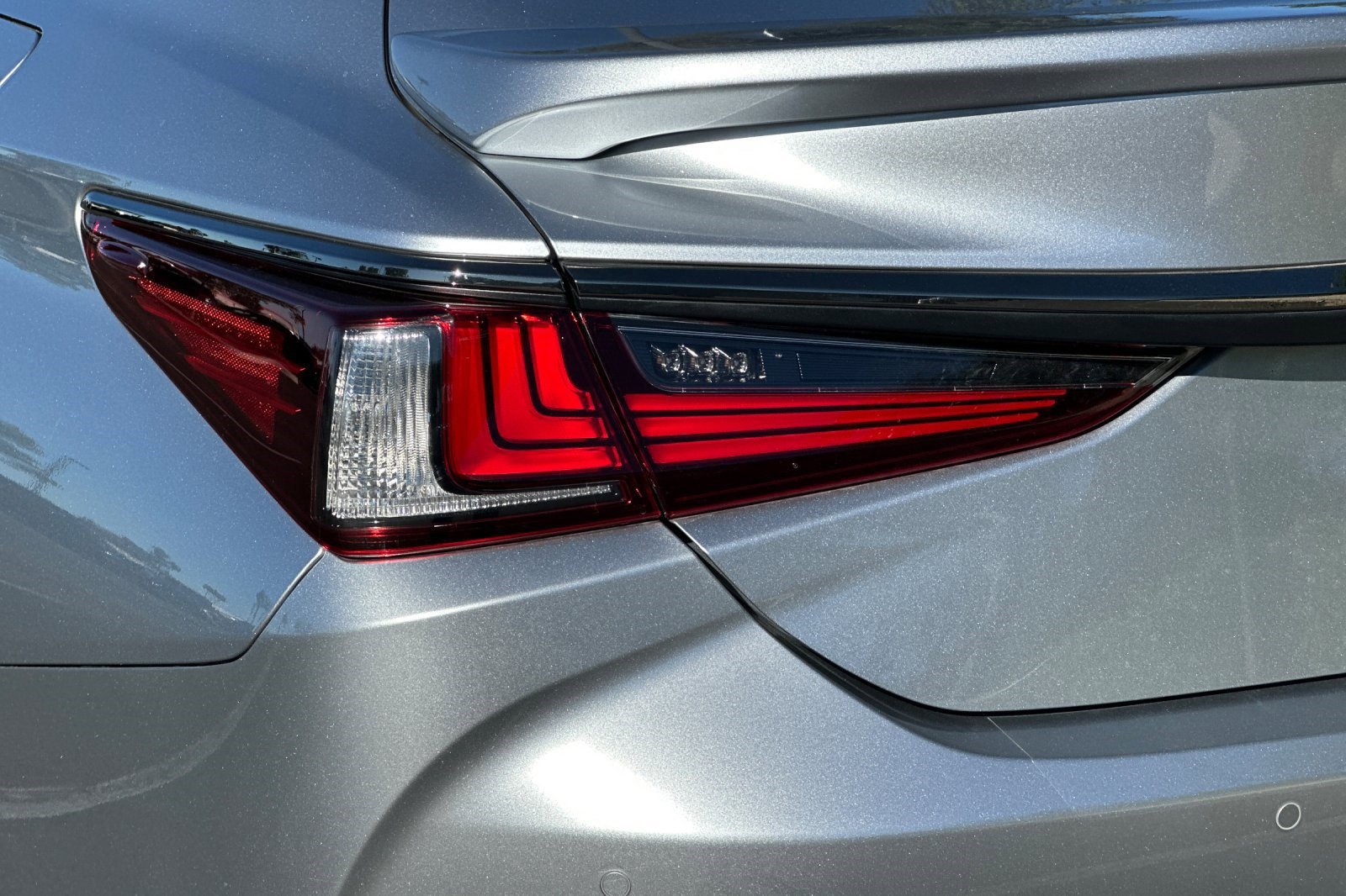 Used 2024 Lexus ES 300h F Sport image 13