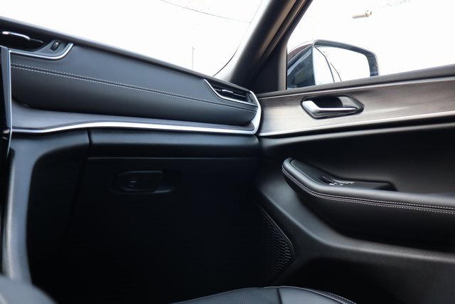 New 2025 Jeep Grand Cherokee Limited w/ Luxury Tech Group II image 43