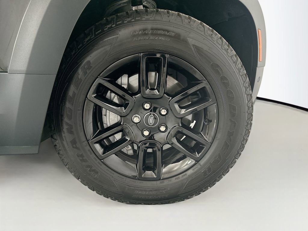Used 2025 Land Rover Defender 110 S AWD/4WD image 31