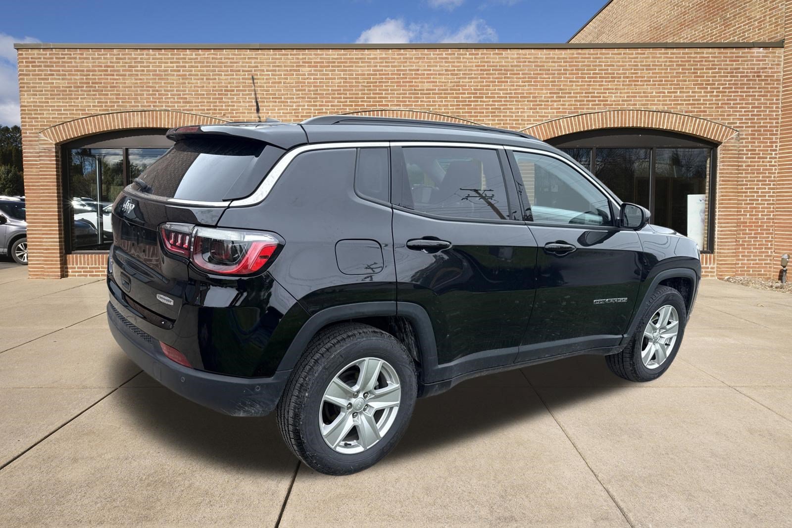 Used 2022 Jeep Compass Latitude w/ Convenience Group AWD/4WD image 5
