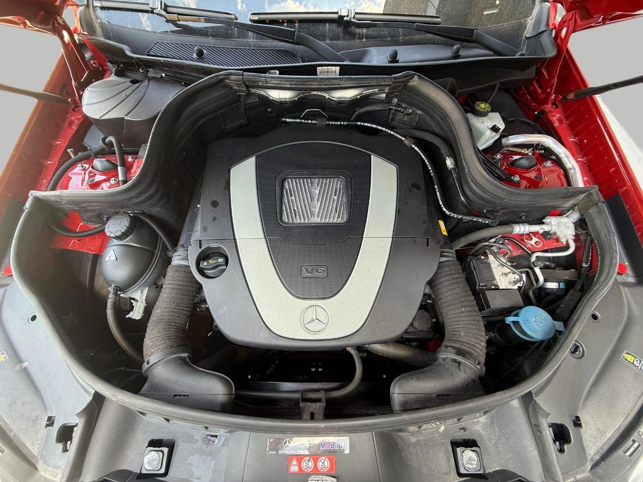 Used 2011 Mercedes-Benz GLK 350 4MATIC image 9