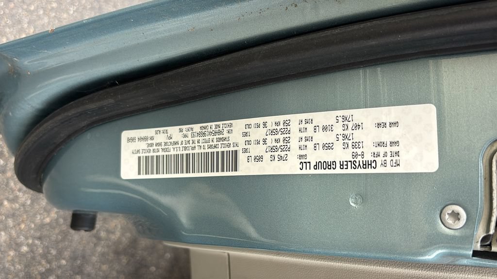 Used 2009 Chrysler Town & Country Touring FWD image 37