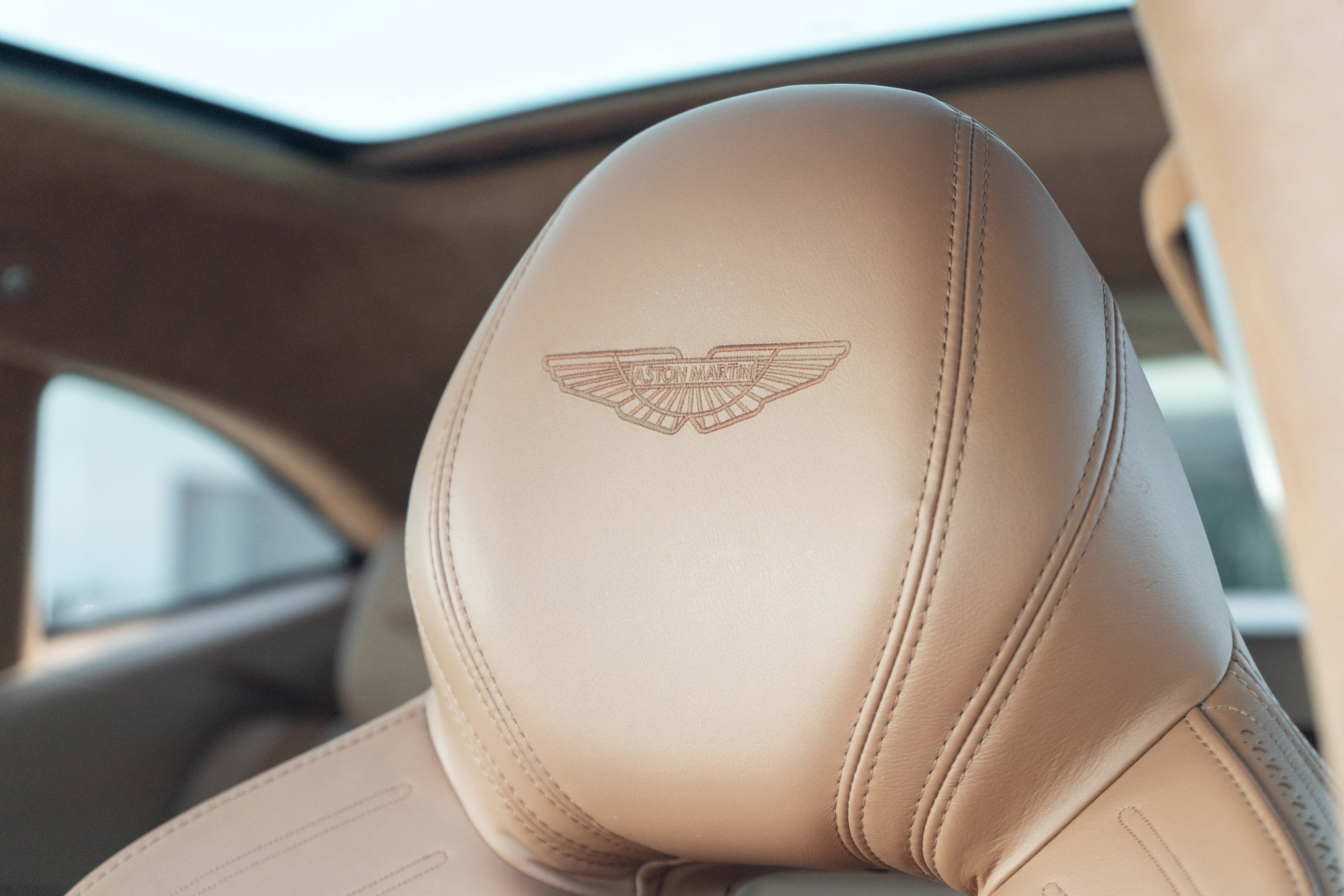 Used 2021 Aston Martin DBX AWD/4WD image 13