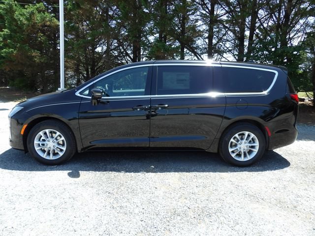 New 2027 Chrysler Pacifica Select FWD image 2