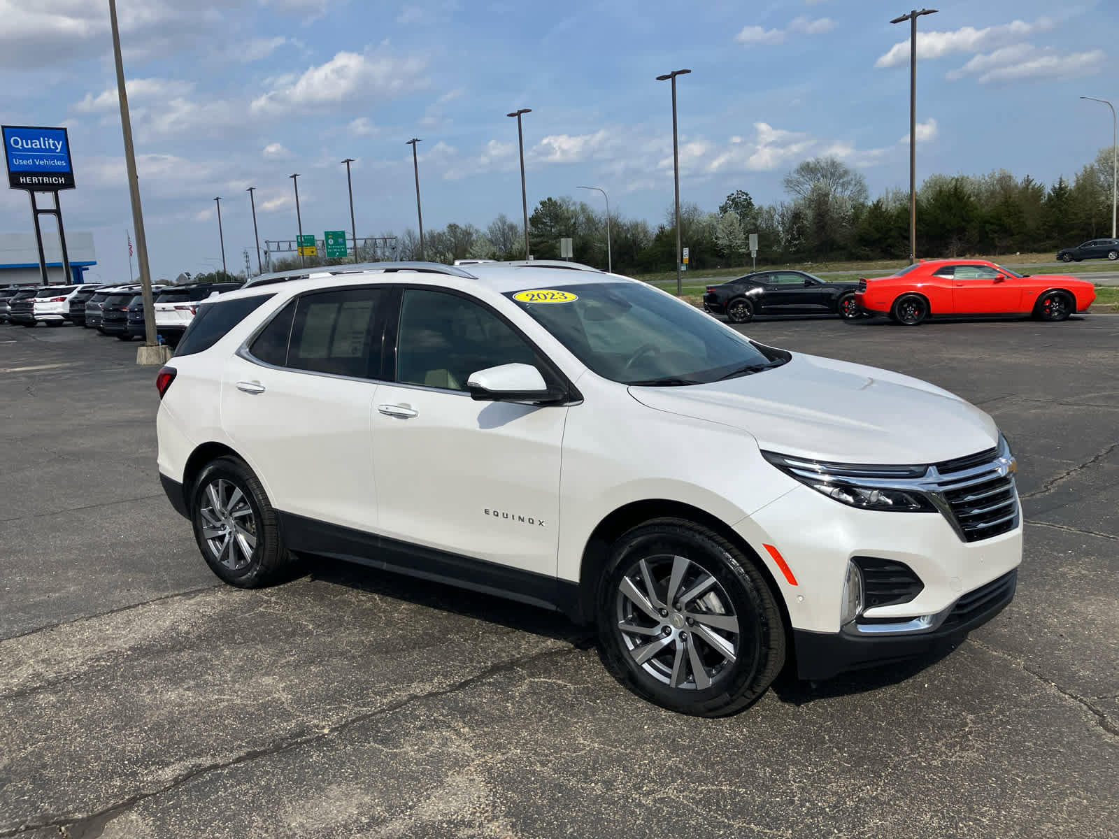 Used 2023 Chevrolet Equinox Premier image 2