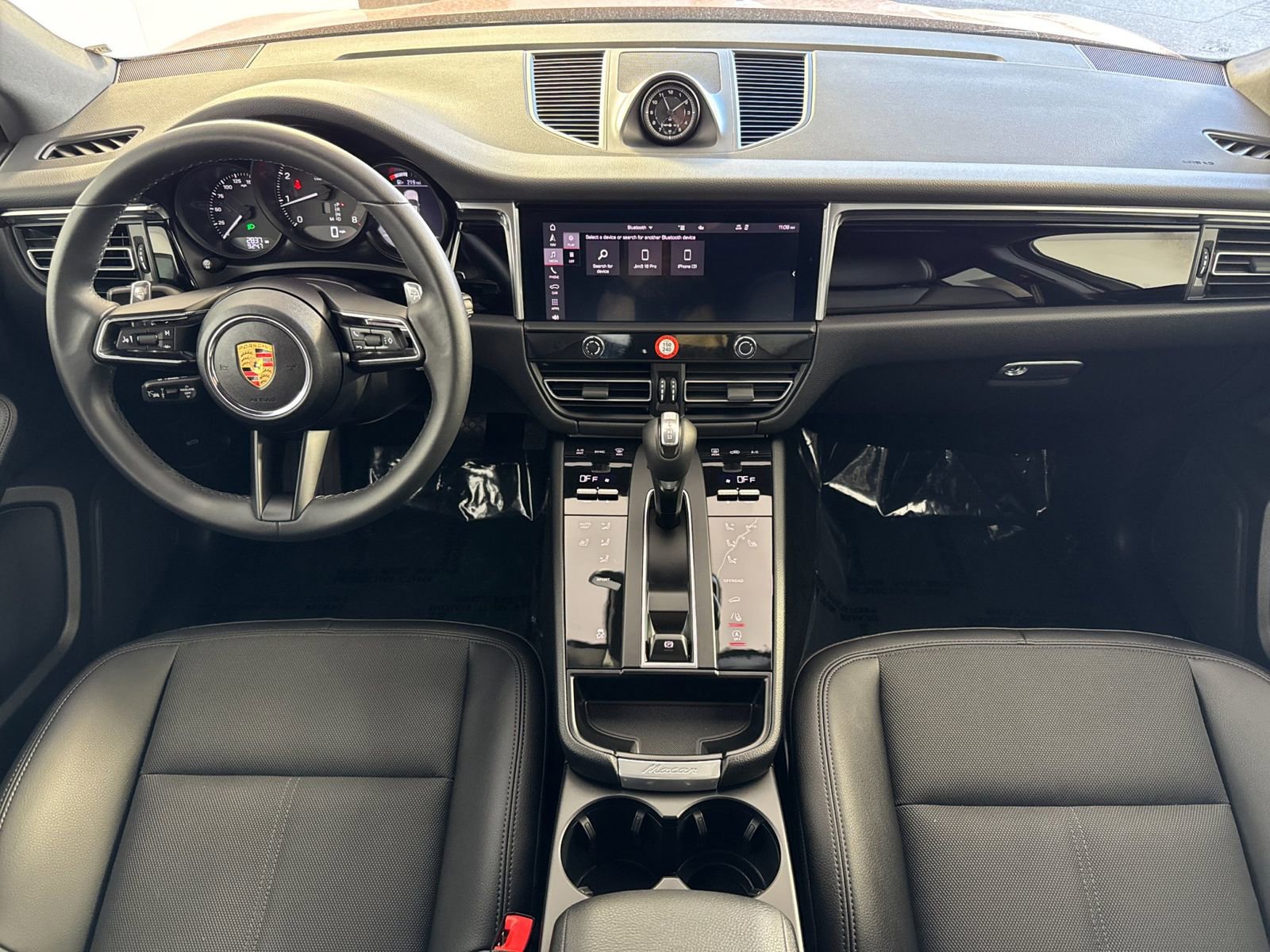 Certified 2025 Porsche Macan image 6