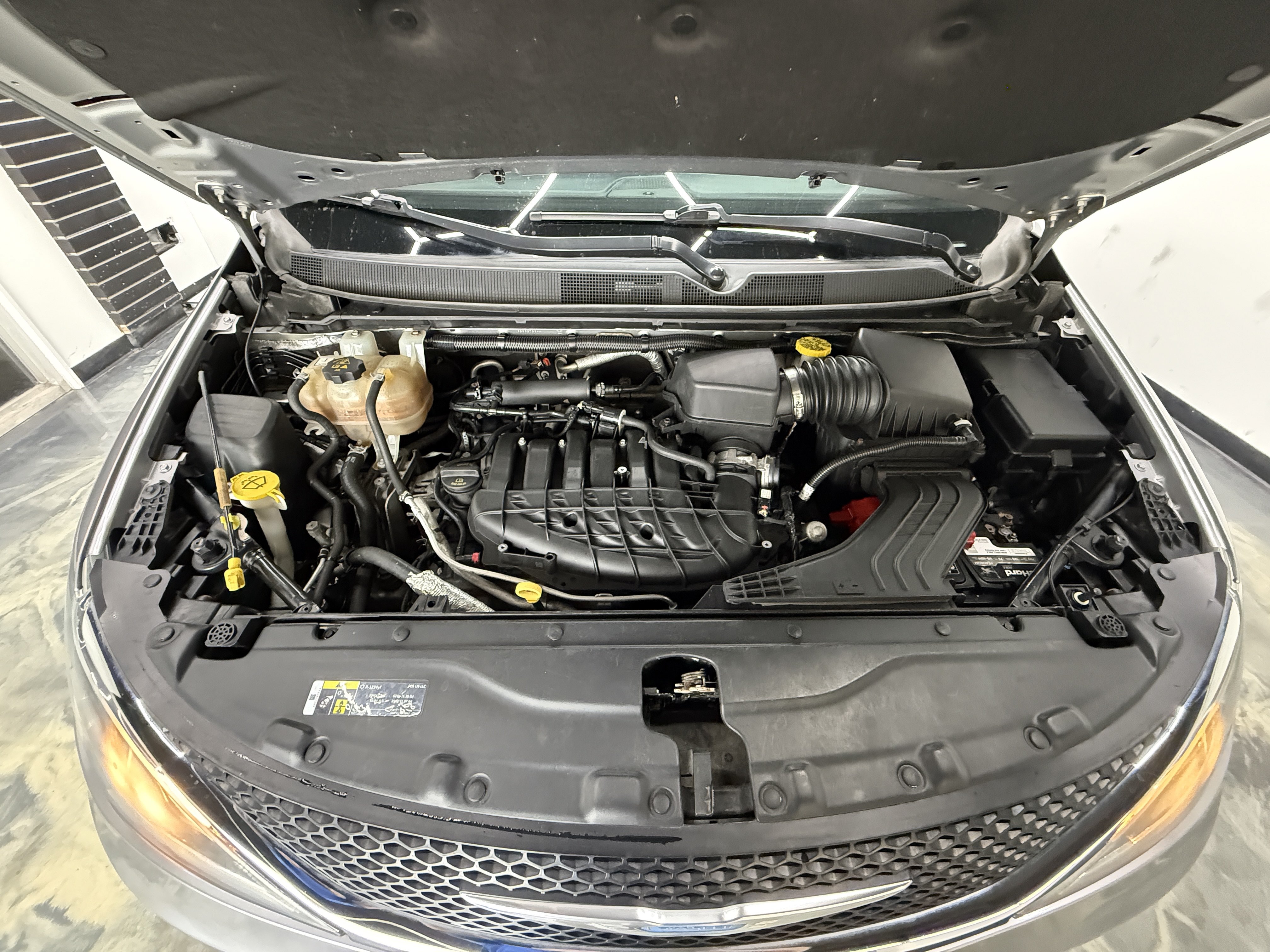 Used 2018 Chrysler Pacifica Touring-L w/ Advanced Safetytec Group FWD image 32