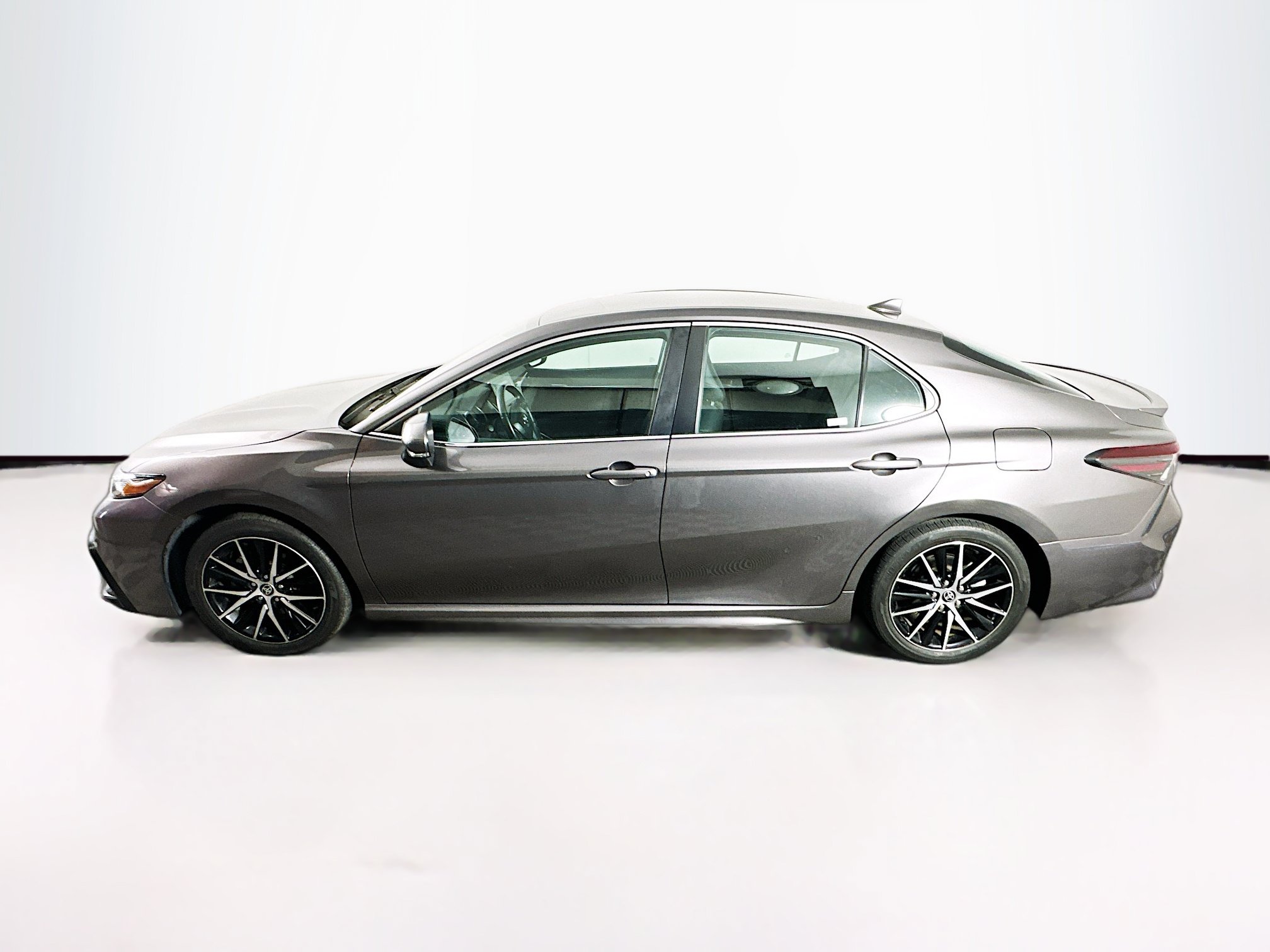 Used 2024 Toyota Camry SE FWD image 4