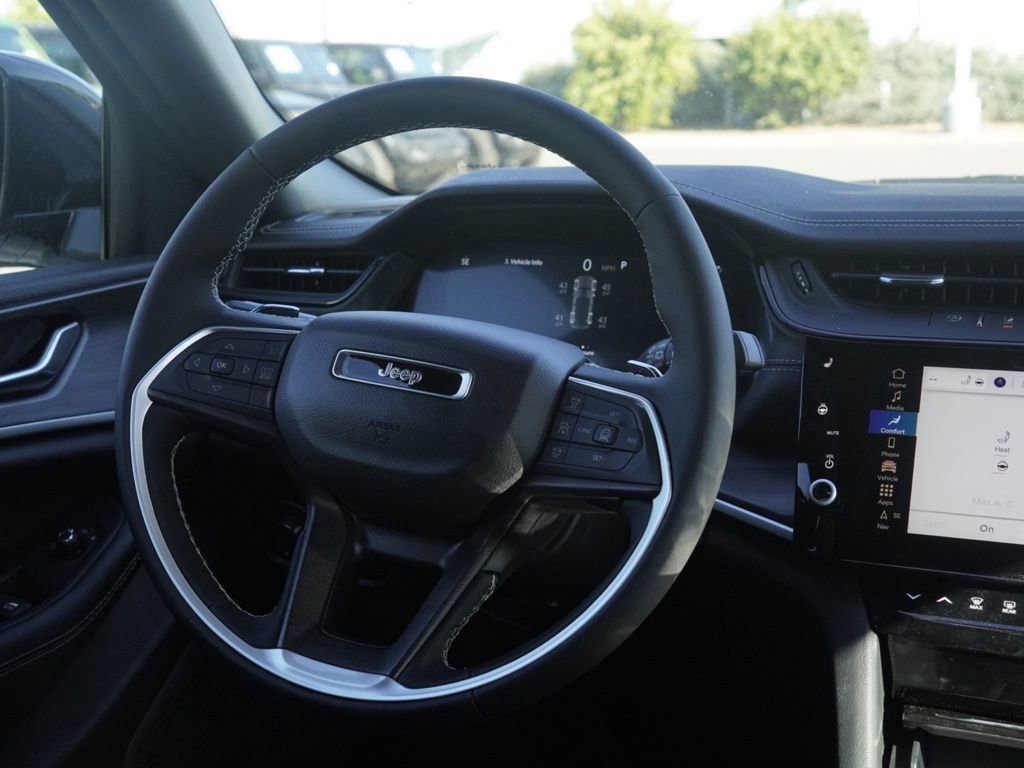 New 2026 Jeep Grand Cherokee Altitude image 29