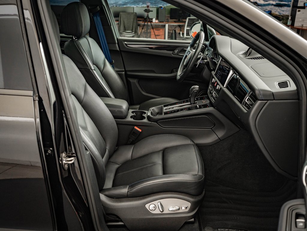 Certified 2024 Porsche Macan image 30