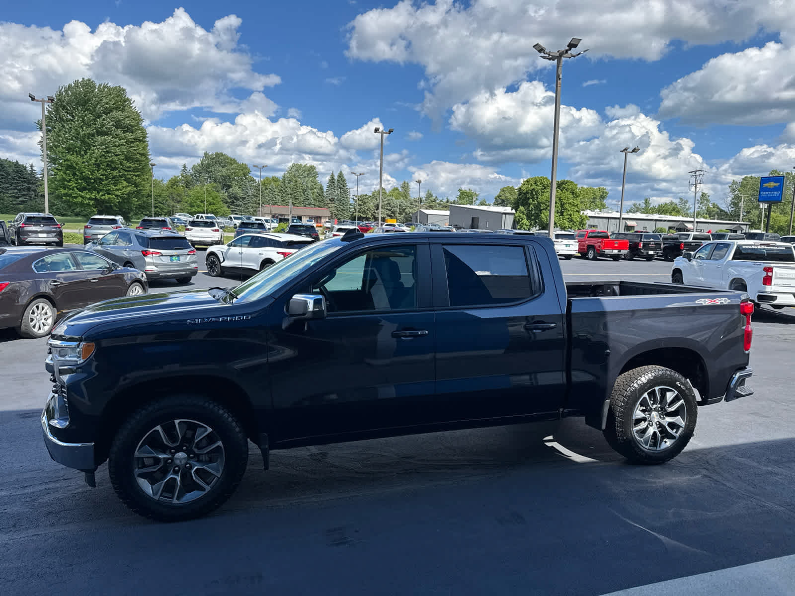 Certified 2024 Chevrolet Silverado 1500 LT AWD/4WD image 10
