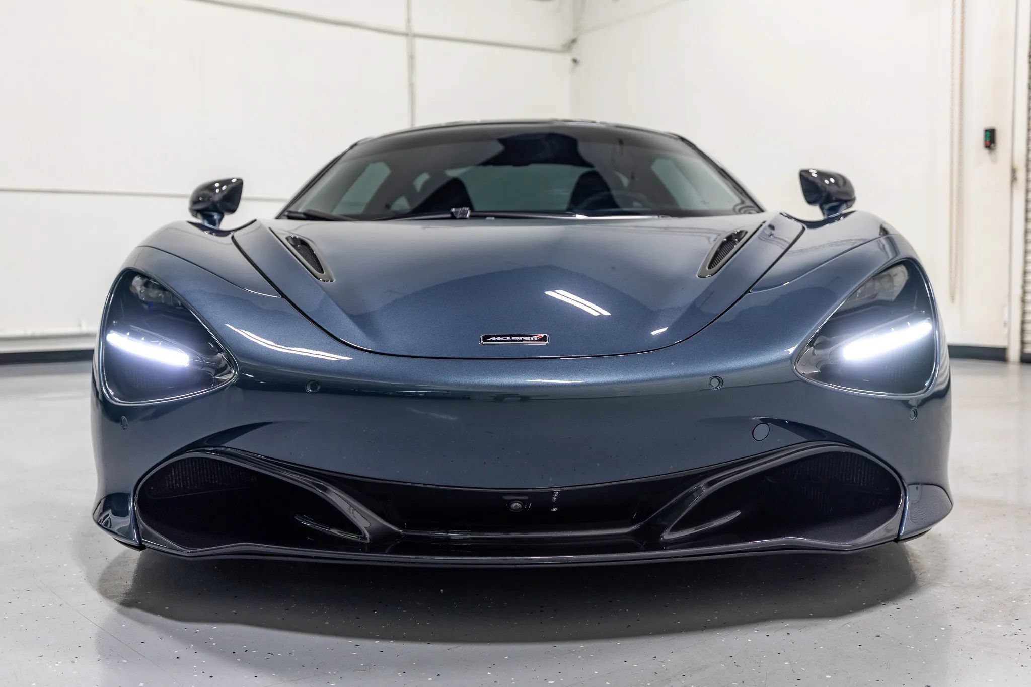 Used 2018 McLaren 720S Performance RWD image 10