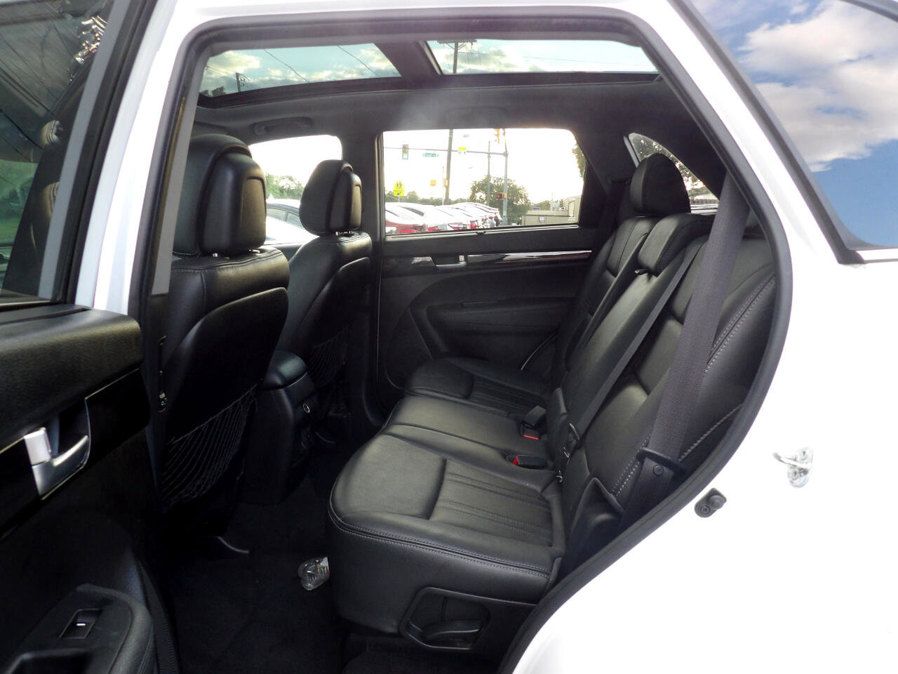 Used 2015 Kia Sorento SX image 16